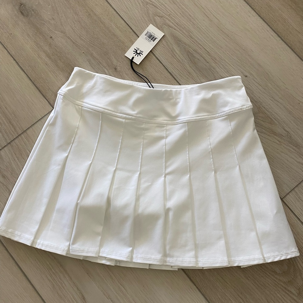 Jofit white pleated skirt